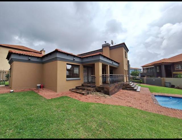 5 BEDROOM HOUSE FOR SALE IN THATCHFIELD